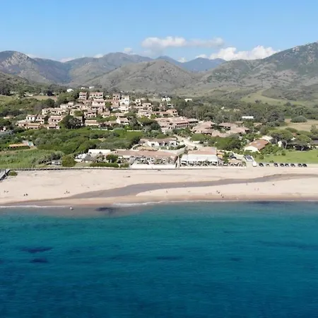 Maisonnette Climatisee A 150 M De La Golfe De Lava